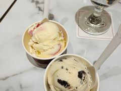 白桃冰淇淋-哈根达斯(国瑞店)
