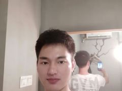 -卡罗酒店(东门晒布地铁站店)