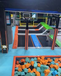 -蹦贝运动中心·蹦床·攀岩·闯关(龙岗店)