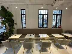 -Fridi Patisserie Cafe