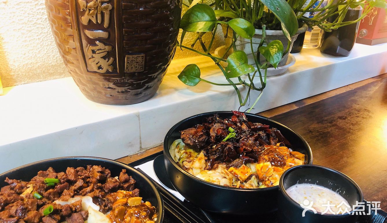 周浦某家小馆子 本来想吃隔壁家的 结果刚消完毒味道很大