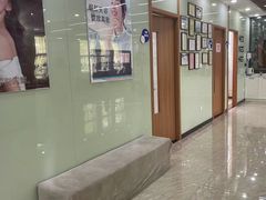 -茂菊口腔连锁(浦东南路店)