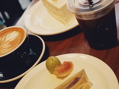 葡萄无花果奶油蛋糕-black rainbow coffee