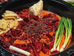 -渝嘴小老弟老火锅(华新村店)