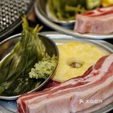 韩国街的这家山蒜叶烤肉太火了！真的爱了😍