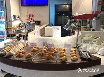 普吉岛回国登机前进贵宾休息厅休息