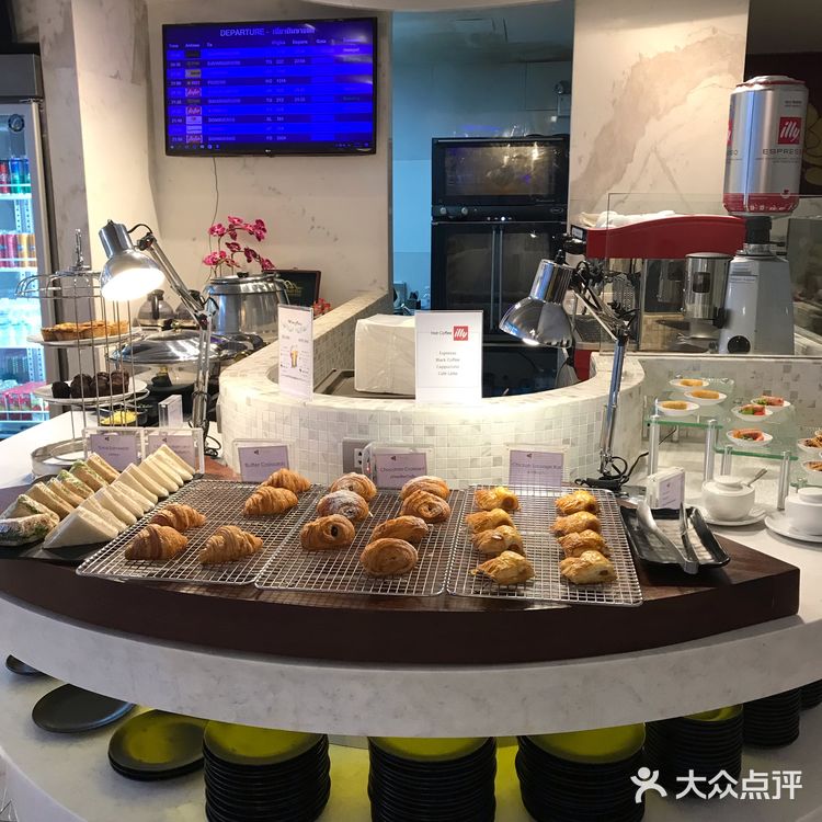 普吉岛回国登机前进贵宾休息厅休息