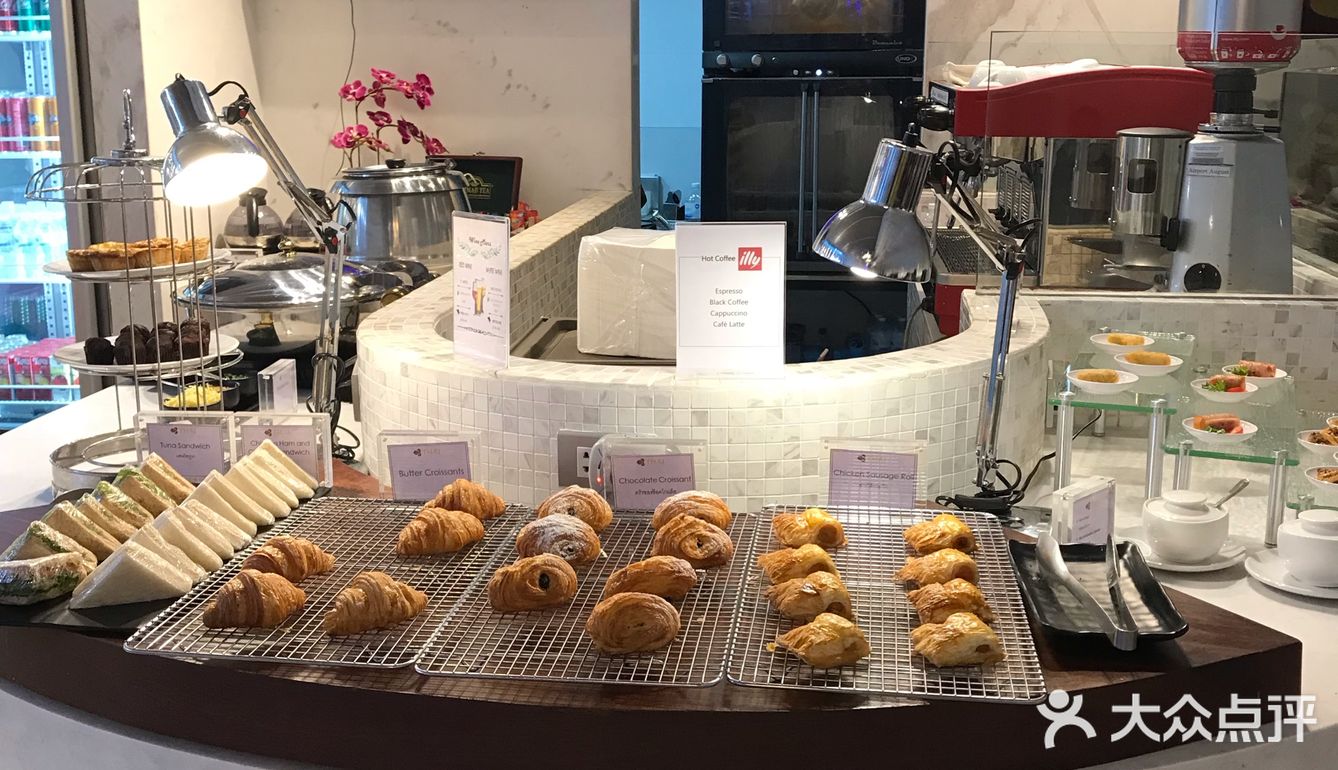 普吉岛回国登机前进贵宾休息厅休息