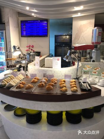 普吉岛回国登机前进贵宾休息厅休息