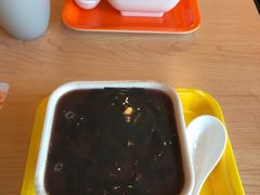 芝麻糊配红豆沙-满记甜品(友谊国贸城店)