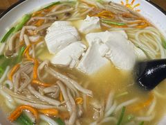 -蜗牛的家旅行主题云南菜餐厅.小酒馆(护国寺店)