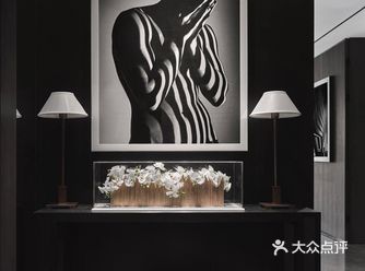 高级黑诠释自由精神，杭州 300㎡ 大平层豪宅设计