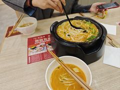 -花馬肆.云南过桥米线(汉神购物广场现场熬汤店)