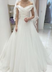 -现代经典婚纱摄影