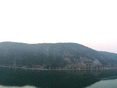 远眺龙门西山石窟-香山寺