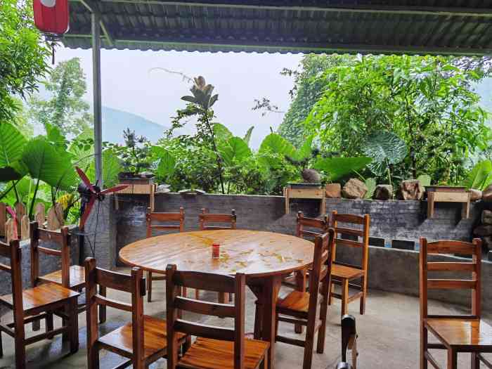 花果山农庄-"空气挺好的~~~上菜太慢,菜式只有蒸皖鱼.