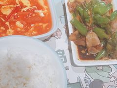 -老乡鸡(上海白玉兰广场店)