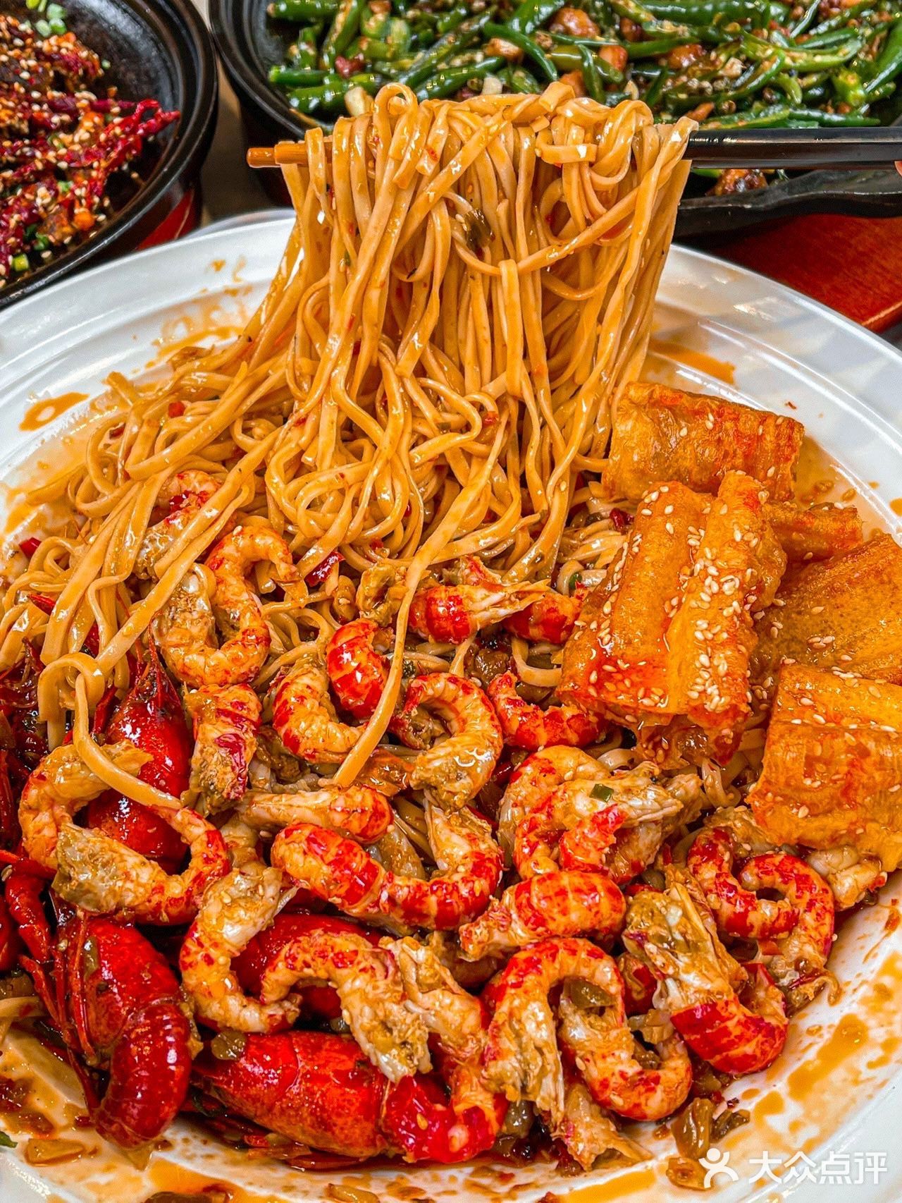 答应我‼️来成都一定要吃川菜…酸菜小龙虾拌面巨好吃