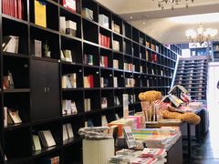 -钟书阁(松江泰晤士小镇店)