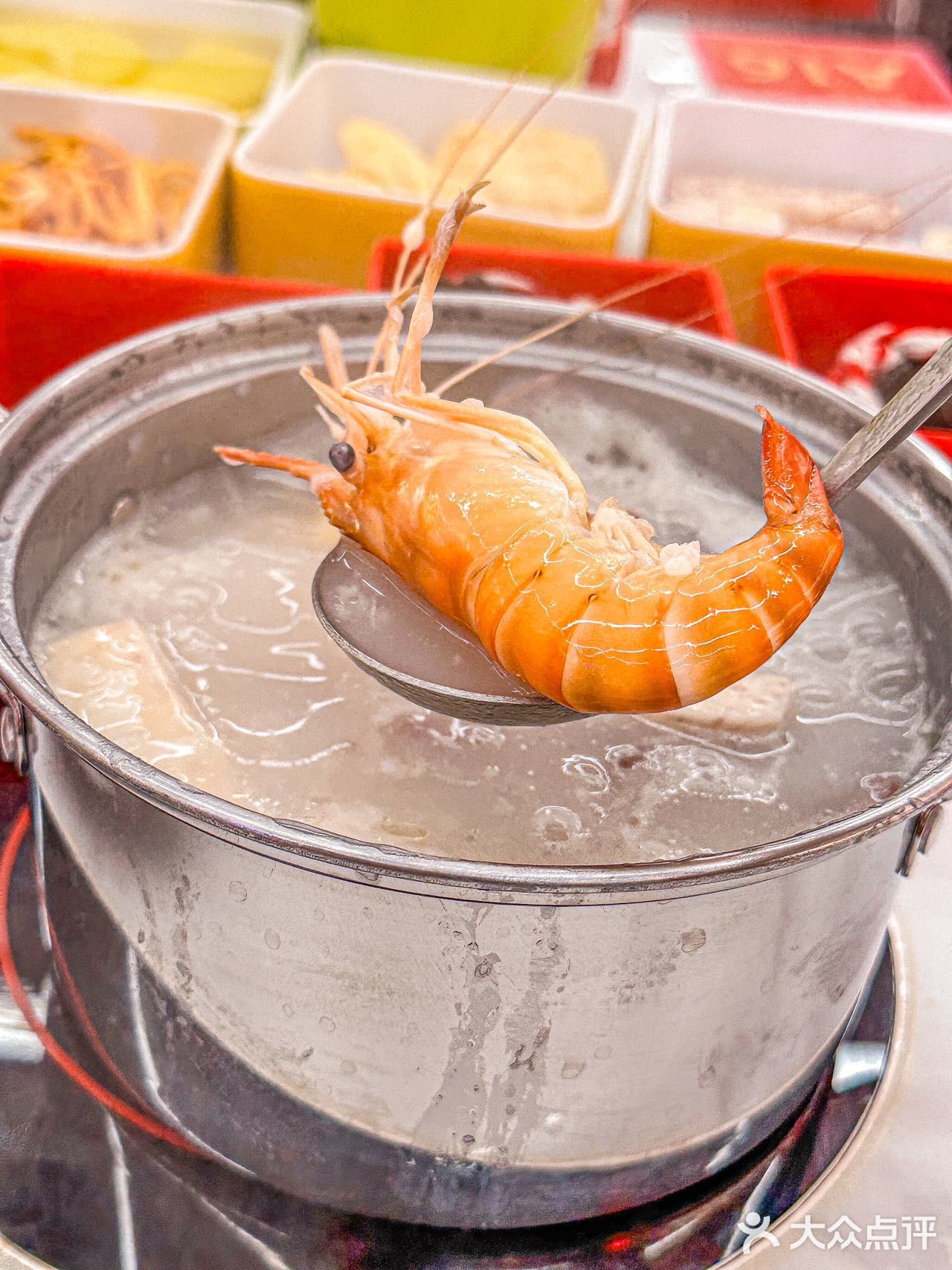 这家海‮自鲜‬选火锅店！一人一锅，锅底口味‮多众‬选择