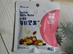 每日坚果-瑞幸咖啡(大冲商务中心C座店)