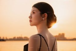 -雪中彩影婚纱摄影·微光艺术中心