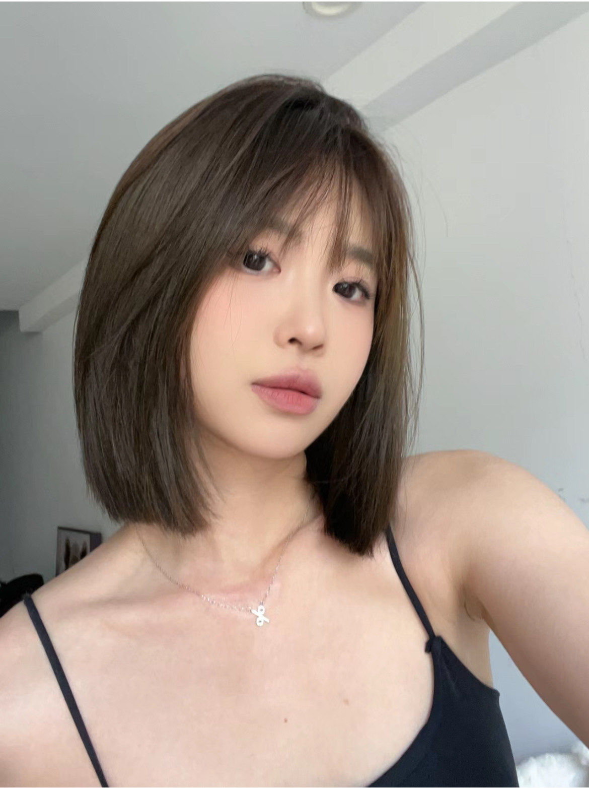 夏季短发潮流pick搭配一个显白上镜的颜色