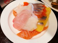 三文鱼生鱼片-美食汇海鲜自助餐厅·小龙虾烧烤(富力万达文华酒店)