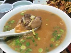 黄豆煨猪手煲-小老板海鲜酒家(董家渡店)