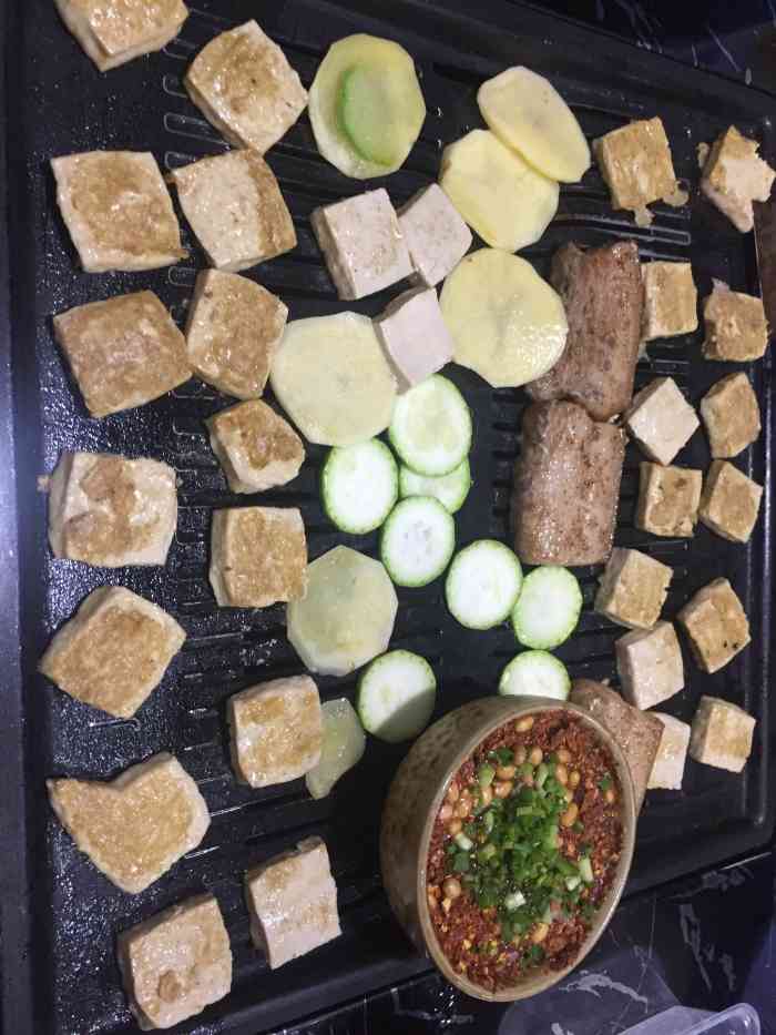 毕大黔坨坨肉小豆腐-"会议中心附近的坨坨肉小豆腐店.店面不小,.