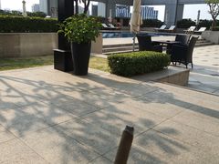 泳池/吸烟区-西贡日航酒店