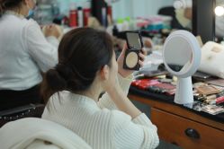 -红馆妆造(中央大街店)