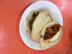 肥肠夹饼-代四孃牛华豆腐脑美味小食(总店)