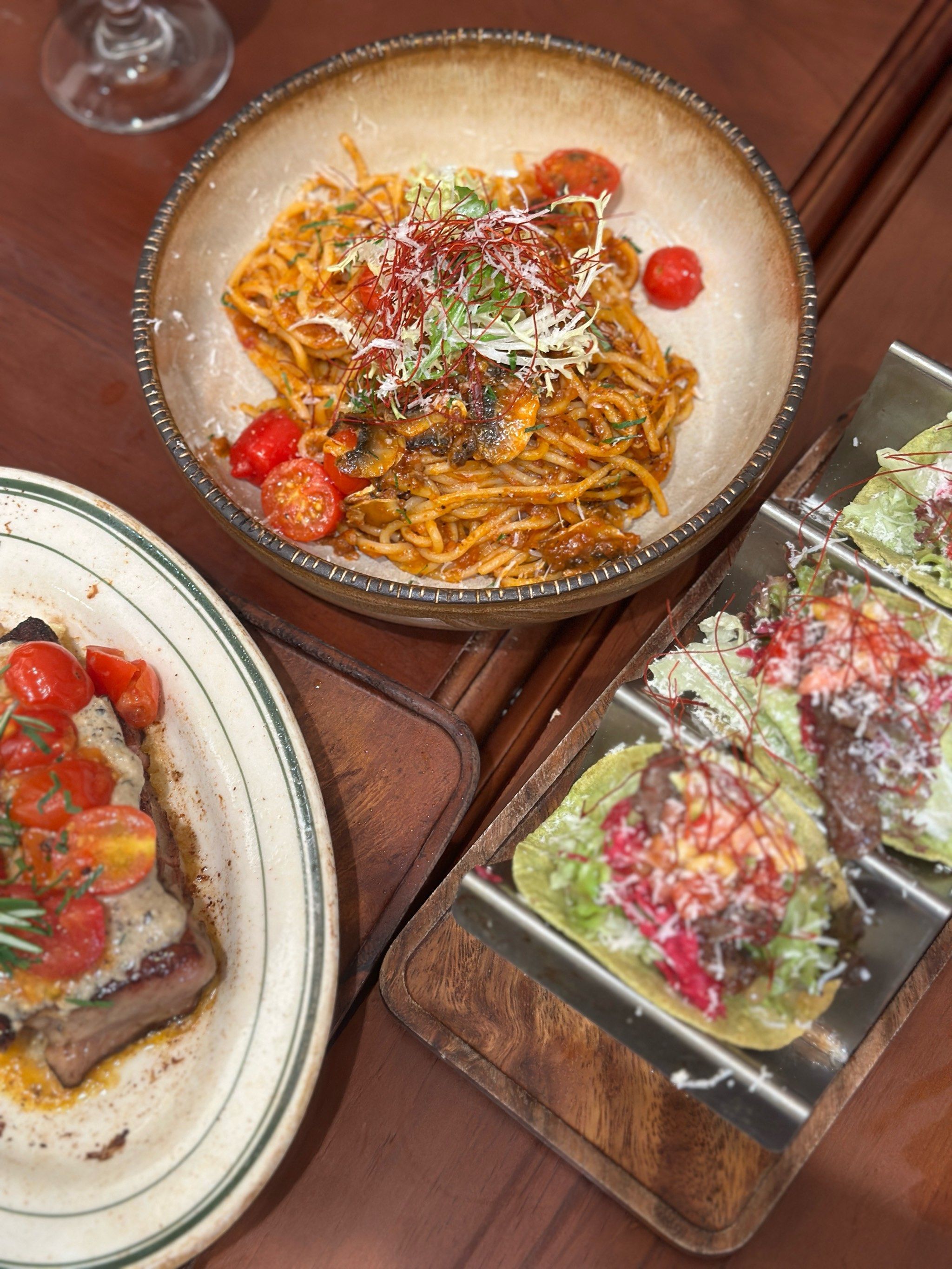 西餐简餐 店里环境很好,菜品样式丰富多样