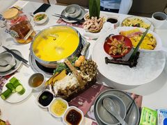 -洪氏嗨捞·广东猪肚鸡·椰子鸡火锅(西咸万象城店)