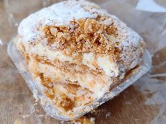 -白玉兰食品甜凤店(合生汇店)