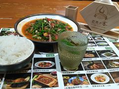 -老滇山寨•云南特色菜•地方菜•民族风情歌舞表演(金碧店)
