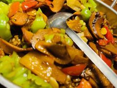 -老滇山寨•云南特色菜•地方菜•民族风情歌舞表演(金碧店)