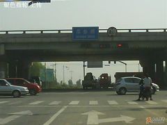 瓜乡桥一直向东开-西瓜小镇
