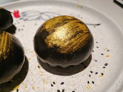 黑金流沙包-卯时·龙光雅宴·精致锡帮菜(惠山古镇店)