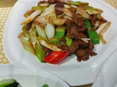 葱爆羊羔肉-巴扎美食·新疆菜·西域歌舞表演餐厅(新疆大厦店)