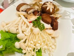 -左庭右院鲜牛肉火锅(金山万达店)
