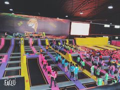 -嘿哟动霸CHUA·新潮玩运动娱乐中心·蹦床滑冰团建乐园