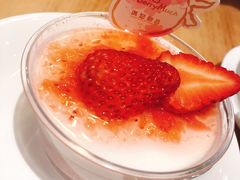 草莓意式奶冻-满记甜品(荟聚购物中心店)