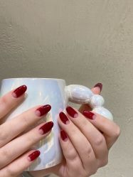 -花岐款式专研健康美甲沙龙