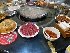 -周老三跷脚牛肉·全牛火锅(非遗传承店)