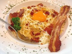 -Chom Cafe and Restaurant