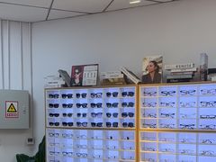 -天空之镜眼镜店蔡司依视路配镜授权零售店(望京颐堤港店)