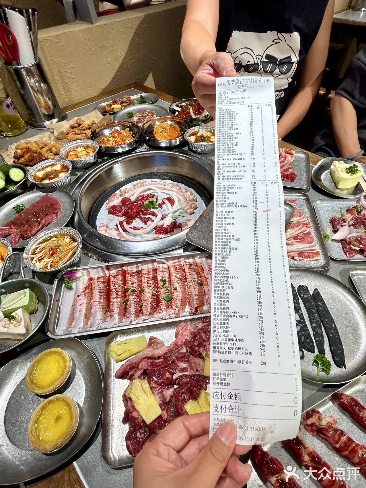 今天找到一家敲奈斯的烤肉自助，他家牛肉是首创熟成牛肉