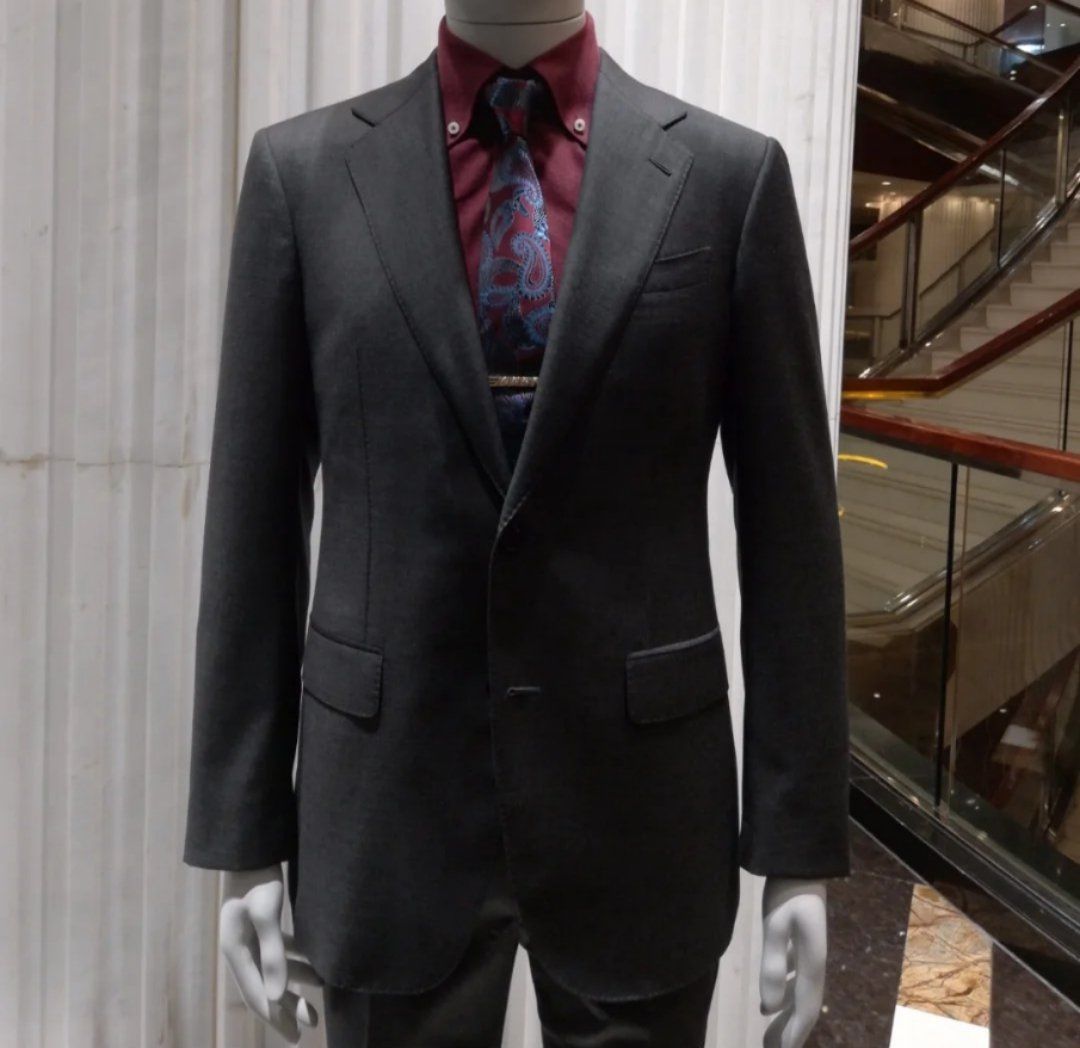 西服定制就选这一家维纳缇西服定制